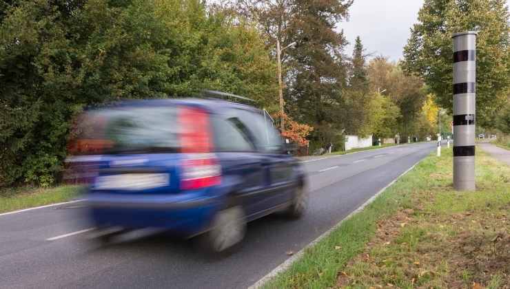 auto per strada