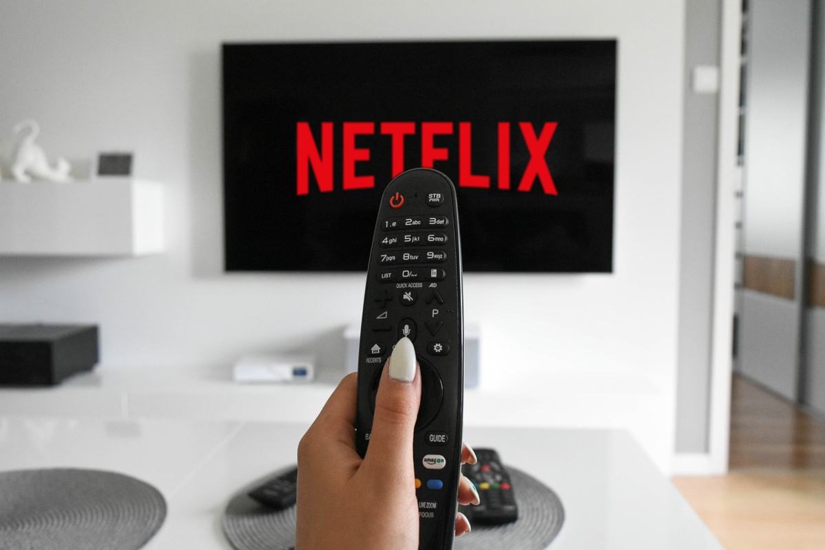 tv con logo di netflix