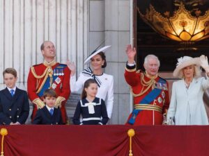 Royal Family sul balcone di Buckingham Palace