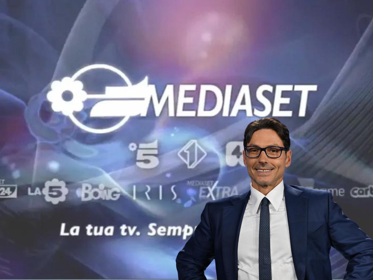 logo mediaset e sagoma berlusconi